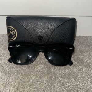 Ray-Ban RB2186 State Street Sunglasses with Case